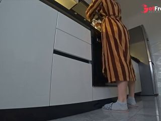 [GetFreeDays.com] Сосед и жена трахаются на кухне, прежде чем я вернусь домой. Настоящая измена Sex Video January 2023-4