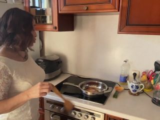 [Amateur] Stepmother has tasty not only borscht, but also her ass-1