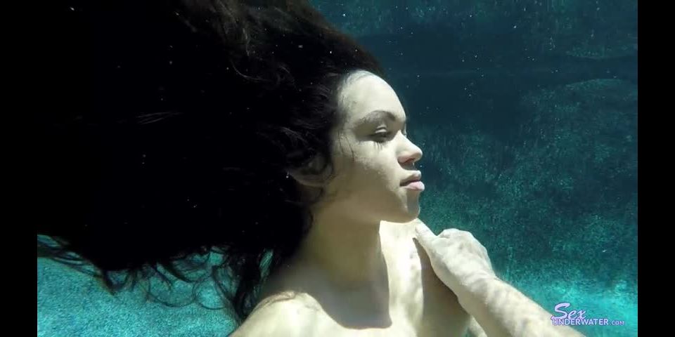 Porn online SexUnderWater presents emilymena2 12k