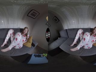 DARK ROOM VR  Drag Me To That Floor-0