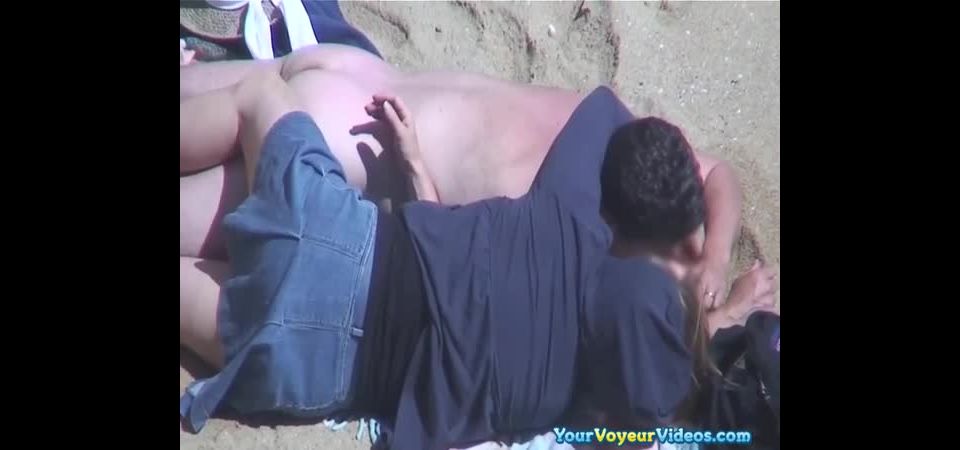 Couple fucking in the beach caught on tape