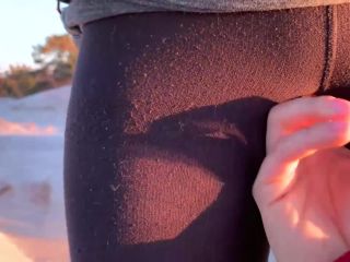 Lisa - Beach fisting orgasms - Cervix-2