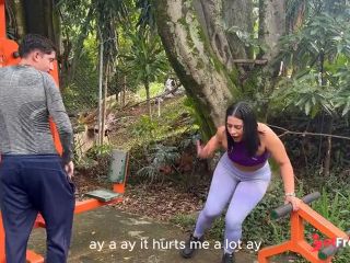 [GetFreeDays.com] MILF Colombiana convence a Nerd boy en un parque de follar en su casa, su hijastro los descubre Porn Clip May 2023-1