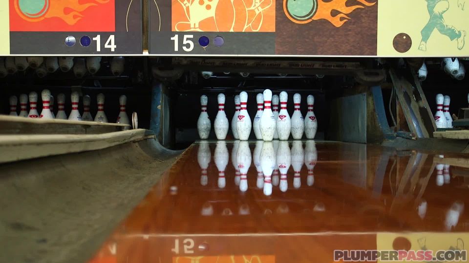 Bunny De La Cruz - Bowling Balls - White