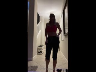 Roxie Rae Roxierae - i cant dance but here you go me doing the couples dance challenge as a solo i did 05-08-2022-1