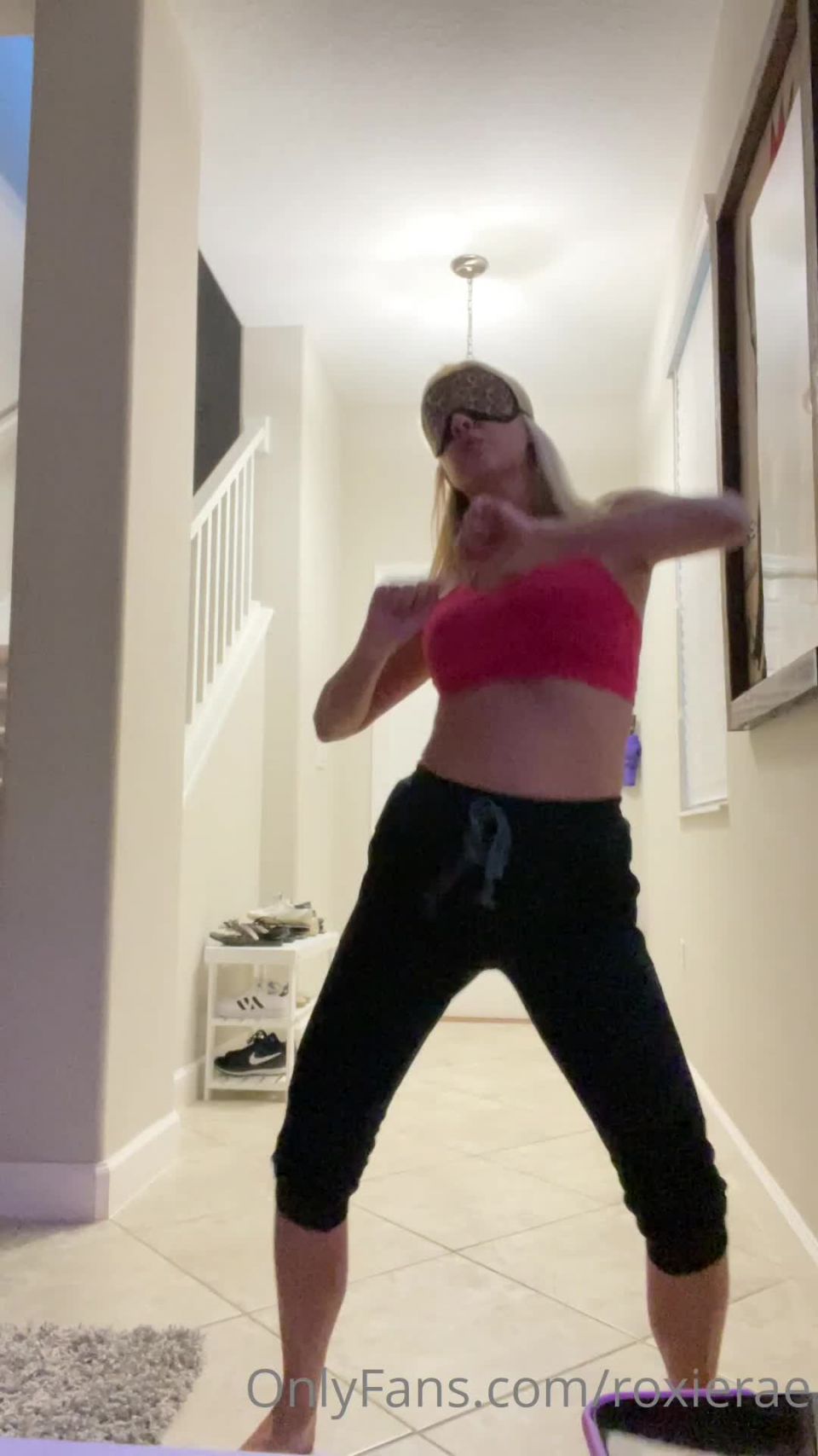 Roxie Rae Roxierae - i cant dance but here you go me doing the couples dance challenge as a solo i did 05-08-2022
