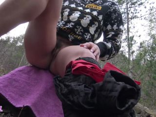 I Touch Myself In The Forest, I Make Myself Cum And Squirt Far Away 1080p-4