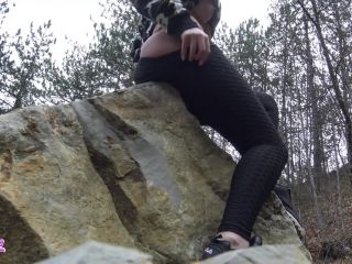 I Touch Myself In The Forest, I Make Myself Cum And Squirt Far Away 1080p-7