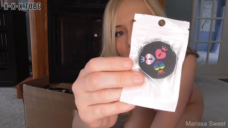  Marissa Sweet  contest, manyvids unboxing, sfw, trophy, unboxing mv unboxing smile of the year prize package and crown d Manyvids  ManyVids Unboxing