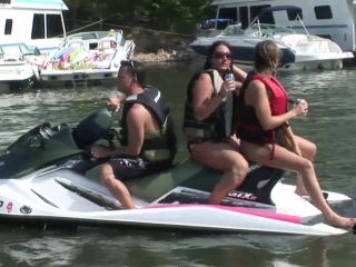 Party Girls Hotel and Taking Break on the Lake public Elle-7