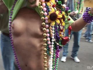 Wild Party Girls Mardi Gras Scene 8-3