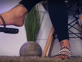 adult xxx video 48 trans femdom femdom porn | MistressRavenFD – 30 SHOES IN 30 DAYS – DAY 17 | crossed ankle fetish shoe worship-1