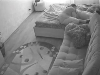 Hidden cam caught wife giving blowjob in bedroom-3