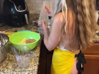 ErikaSwingz - Baking Cookies Naked - Housewives-3