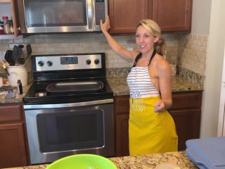 ErikaSwingz - Baking Cookies Naked - Housewives-5