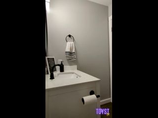 Couple Fucks In The Bathroom At A Friend'S House Party-9