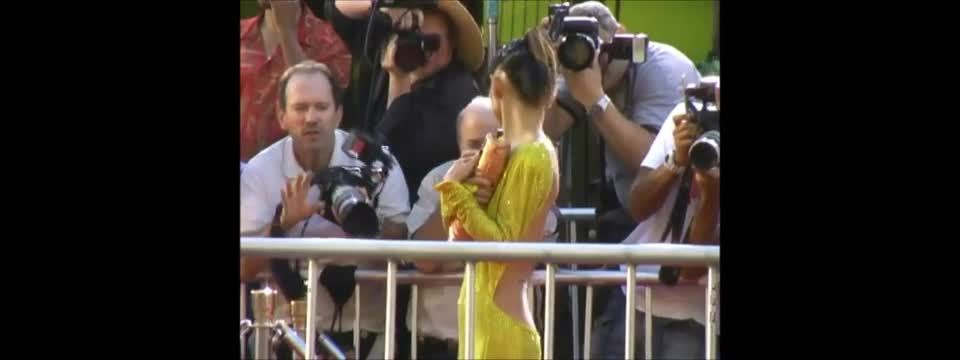 Sideblouse in the red  carpet