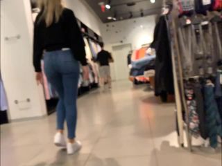 Hot store clerk girl's crotch is squished in tight jeans-5