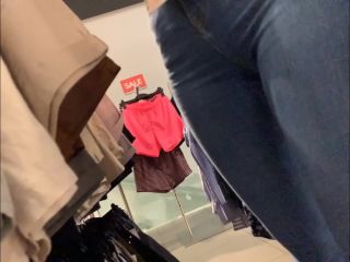 Hot store clerk girl's crotch is squished in tight jeans-6