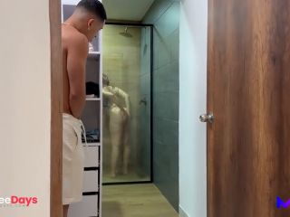 [GetFreeDays.com] Voyeur goes into the bathroom of his cousin with big tits and big ass - Max Betancur and Devil Khloe Porn Leak December 2022-1