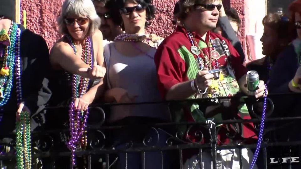 Mardi Gras Chicks Flashing in the Streets public 