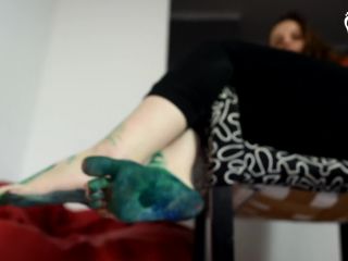 Foot and soles painting and soleprints (foot tease, sexy feet, young fe! FEET PORN - [lovely-milf.com] video-9