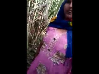 Desi aunty and old man caught having sex public forest video by-8