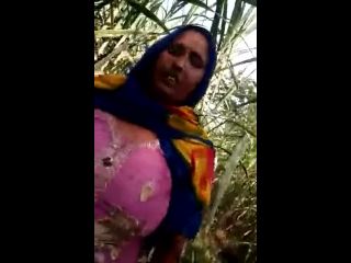 Desi aunty and old man caught having sex public forest video by-9