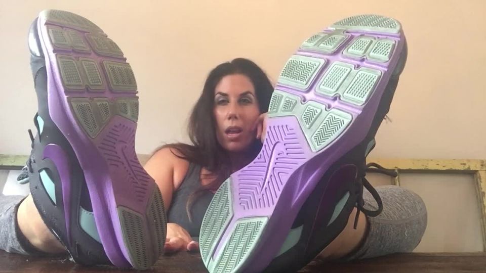 clip 24 Tall Goddess Gia - Sweaty Gym Feet, femdom boobs on pussy licking 