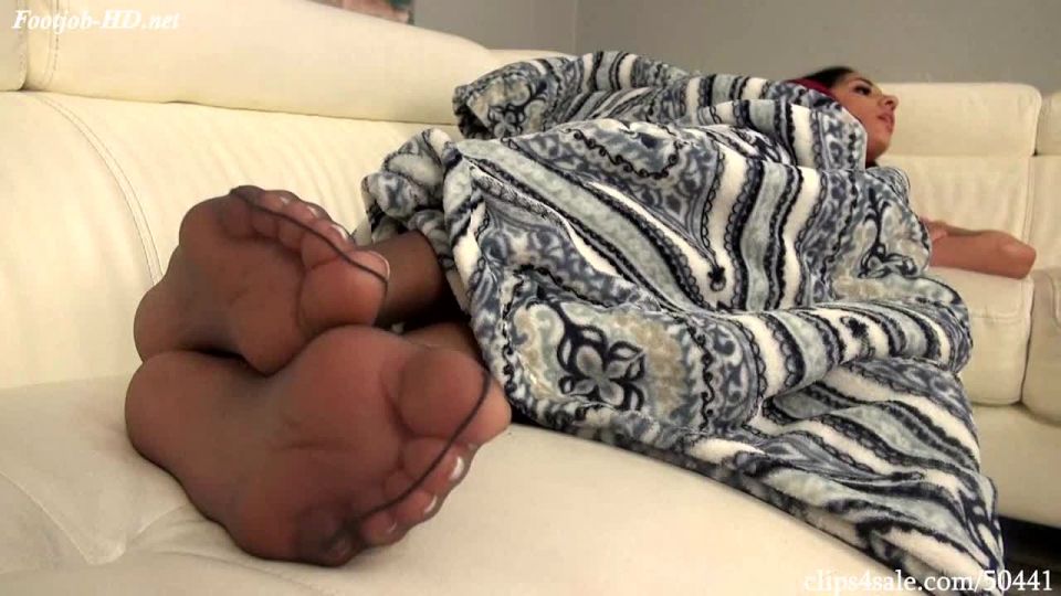 Caught Staring At Sleepy Step Mom Phoenix Footjob – Bratty Babes Own You(Feet porn)