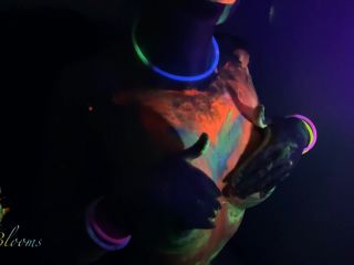 Neon – Teen GF Makes him Cum and Uses Sperm from Condom, amateur sex pics on virtual reality -1
