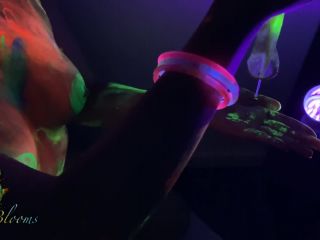 Neon – Teen GF Makes him Cum and Uses Sperm from Condom, amateur sex pics on virtual reality -8