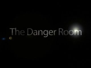 3D 09887 Men The Danger Room-0