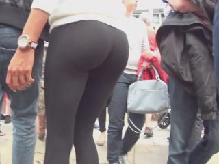 Little round ass in ultra tight leggings-8