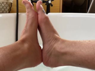 M@nyV1ds - BuddahsPlayground - JOI Foot Job in Bubble Bath-1