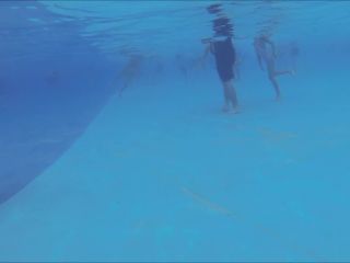 Online Tube Voyeur Under the water in the swimming pool - voyeur-0