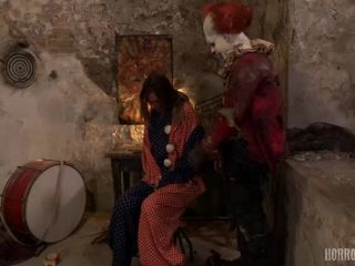 Horror Porn – IT Is A Clown-0