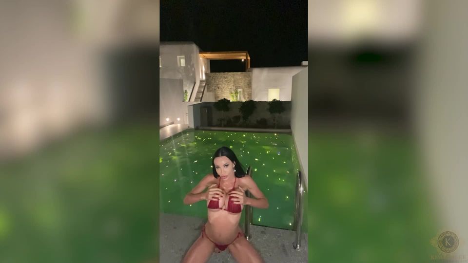 Kimberlee – Sexy Poolside Tranny (22 April 2022)