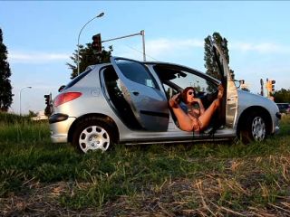 Barefoot Nudity Ginevra Clouchet 2014-07-19 Barefoot car erotica 1-4