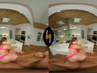 VR 180  Ella Knox Wakes Up Early To Surprise Charles For His Birthday-4