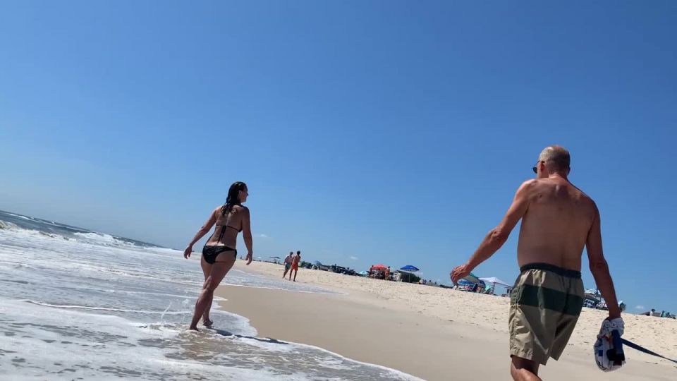Big mature butt spreads out on a beach  towel