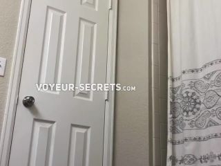 Sister's ass is twerking while she dries her hair-1