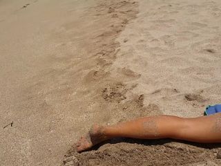 Fun To Have No Panties In Public Sandy Butt Plug On Public Beach-2