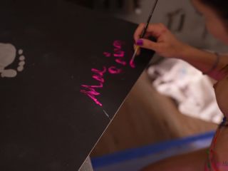 Mae Rainz Goes Solo Makes A Painting, Fucks Herself, And Squirts  Messy As Always 1080p-9