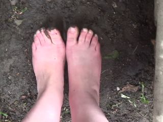 Dirty Feet In The Mud 720p-1