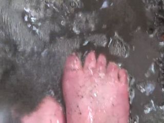 Dirty Feet In The Mud 720p-5