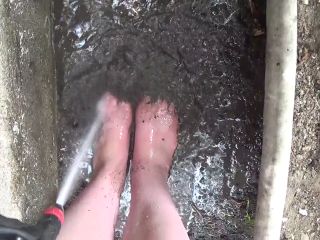 Dirty Feet In The Mud 720p-6