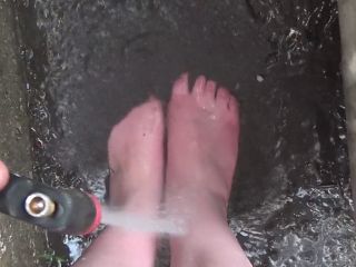 Dirty Feet In The Mud 720p-9