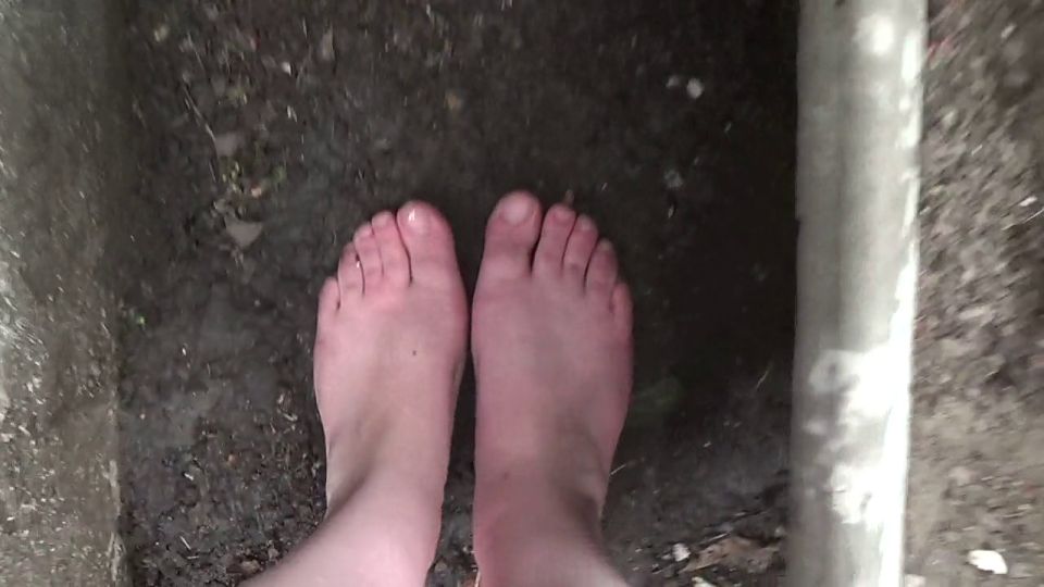 Dirty Feet In The Mud 720p