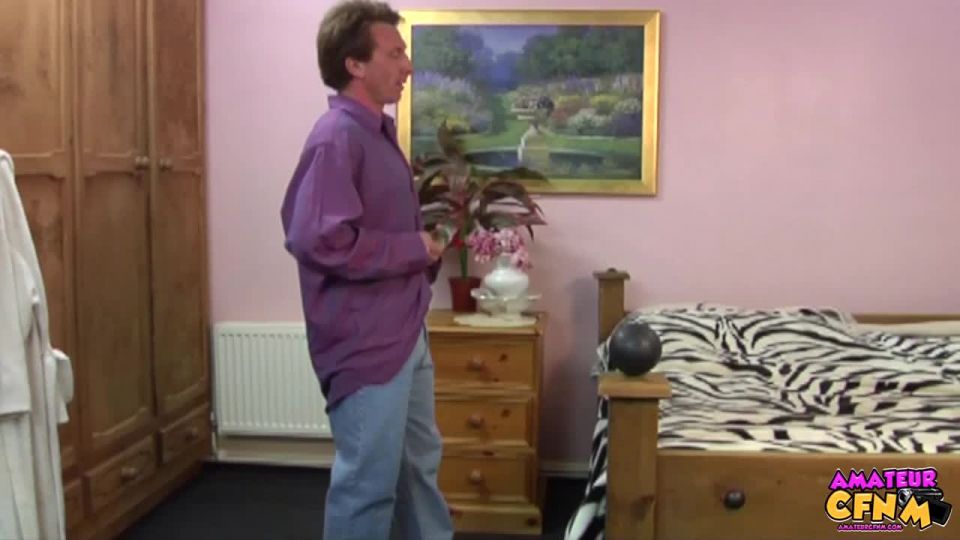 Sisters Bedroom - Amy Anderson, Louise Parker, Sarah Jane